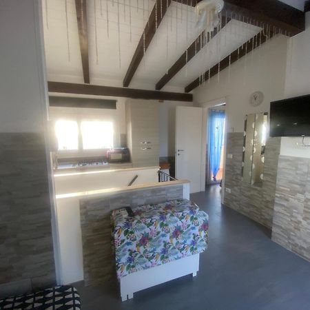 La Casa Di Leila Apartment Passoscuro Luaran gambar